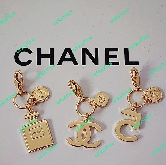 CHANEL 2023 HOLIDAY METAL DANGLING CHARMS - Picture 3 of 3